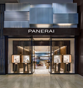 Facciata della nuova boutique Panerai al centro commerciale Yorkdale di Toronto.